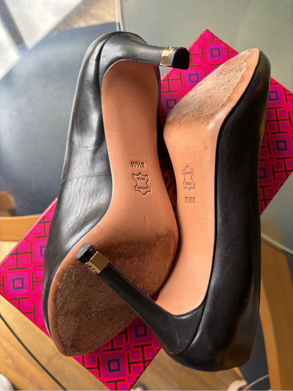 Tory Burch Black Leather Pumps Gold Hardware Heel Size 8.5M - Picture 4 of 13